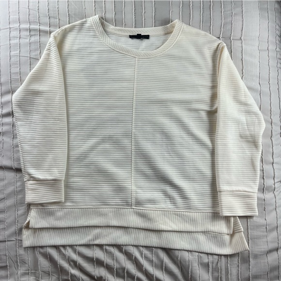 Jane and Delancey Tops - Jane+Delancey off-white top. Soft XL long sleeved, crew cut. Casual fall wear!